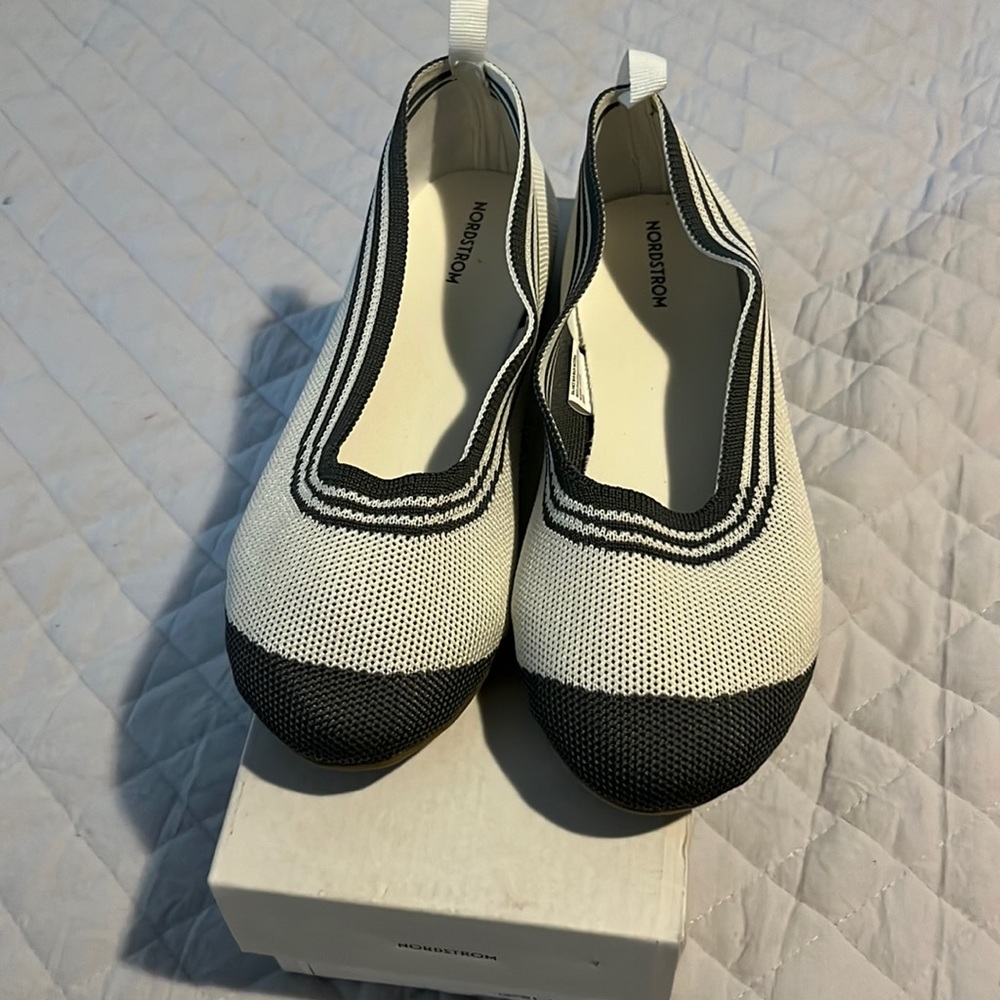 Womens size 5 ballet flats NIB